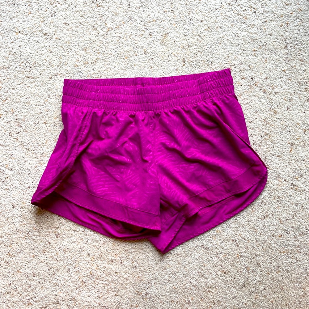 Brand new Athleta printed mesh racer run shorts 4”